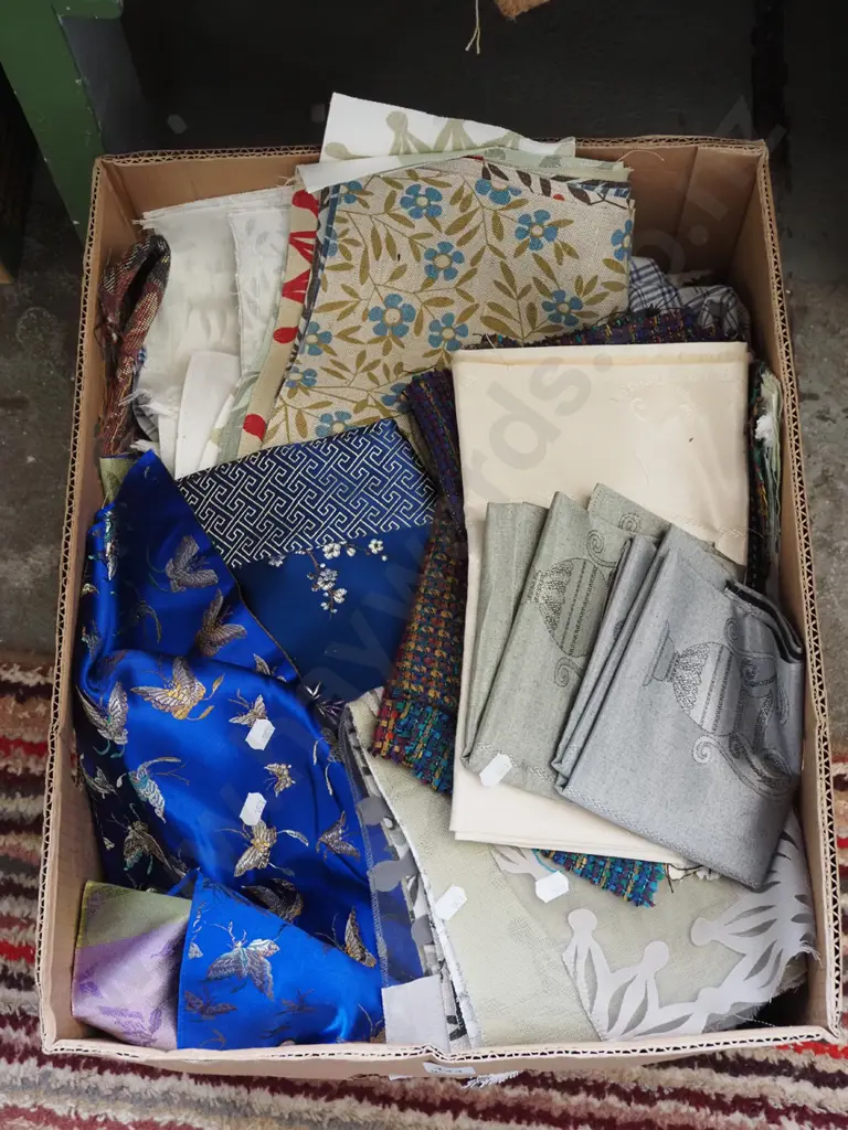 box of fabric pieces Image 1++