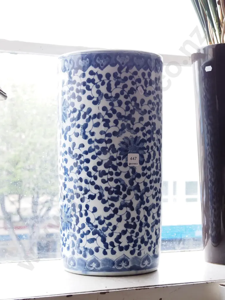 blue and white ceramic umbrella stand H445 Image 1++