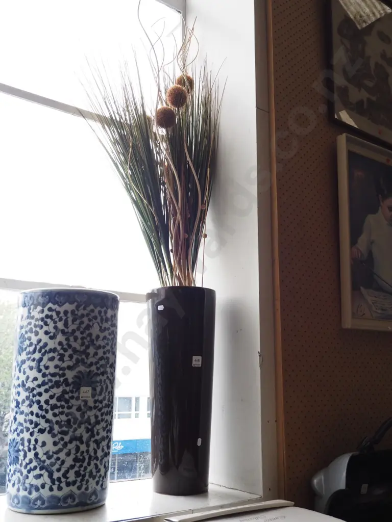  black glazed vase with faux reeds etc Vase H500 Image 1++