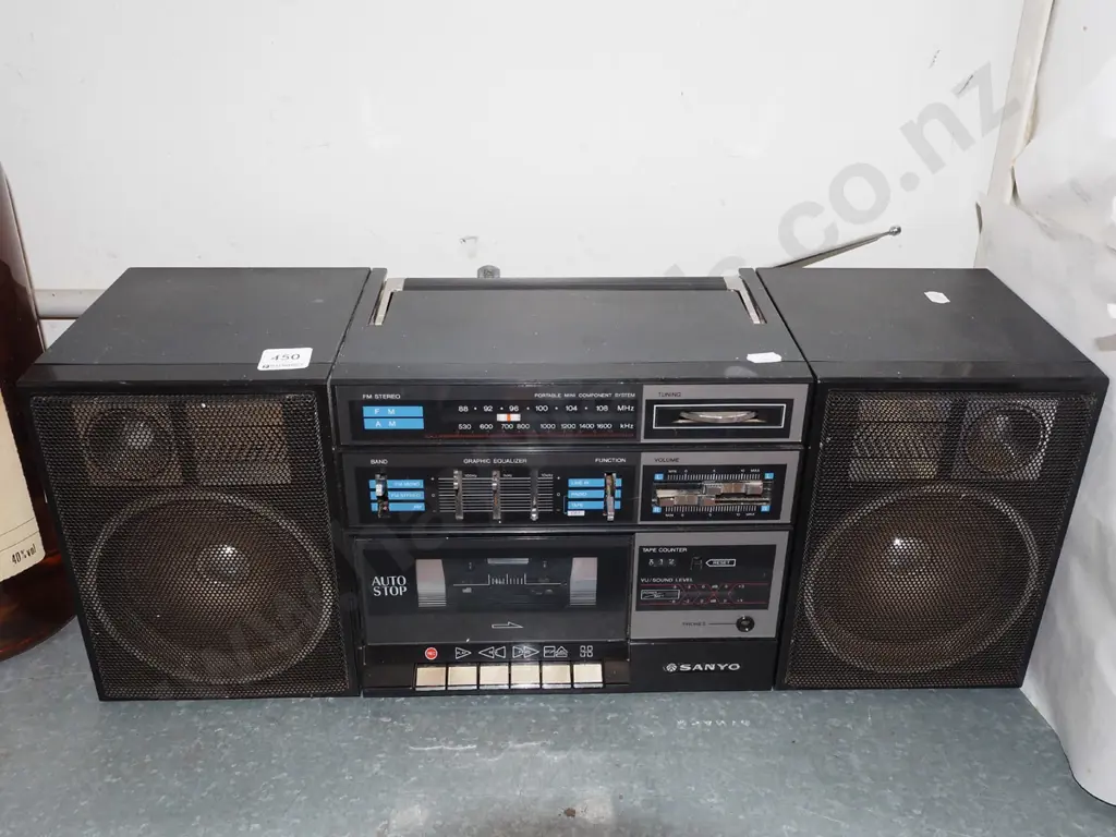 Sanyo radio cassette player - As Is No Returns Image 1++
