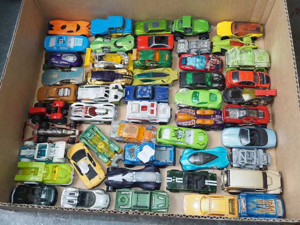 box of model vehicles Image 1++