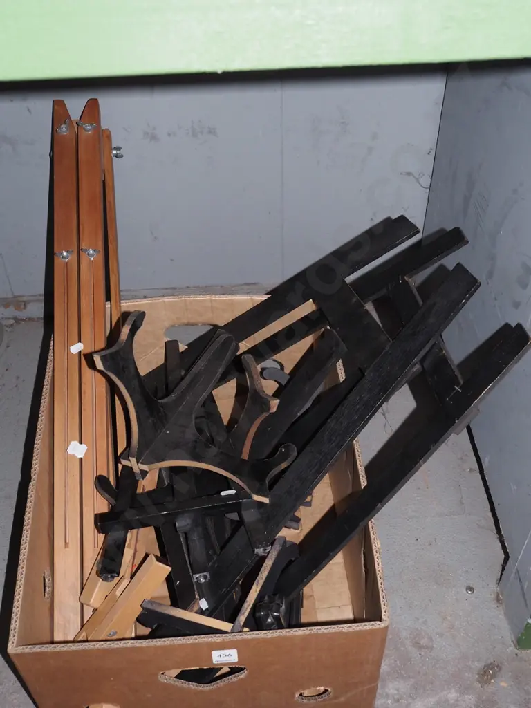 box; large plate stands, easels Image 1++