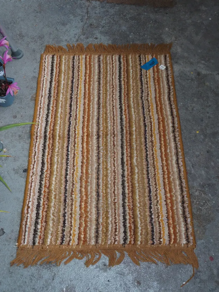 striped and tufted retro floor mat L1100 W600 D Image 1++