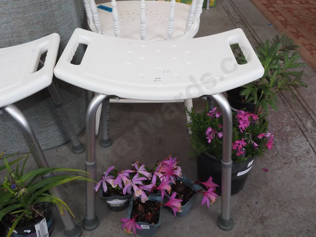 white plastic shower stool Image 1++