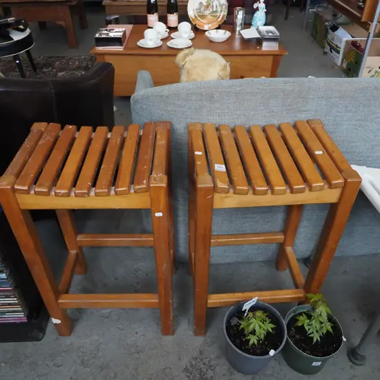 2x rimu stools