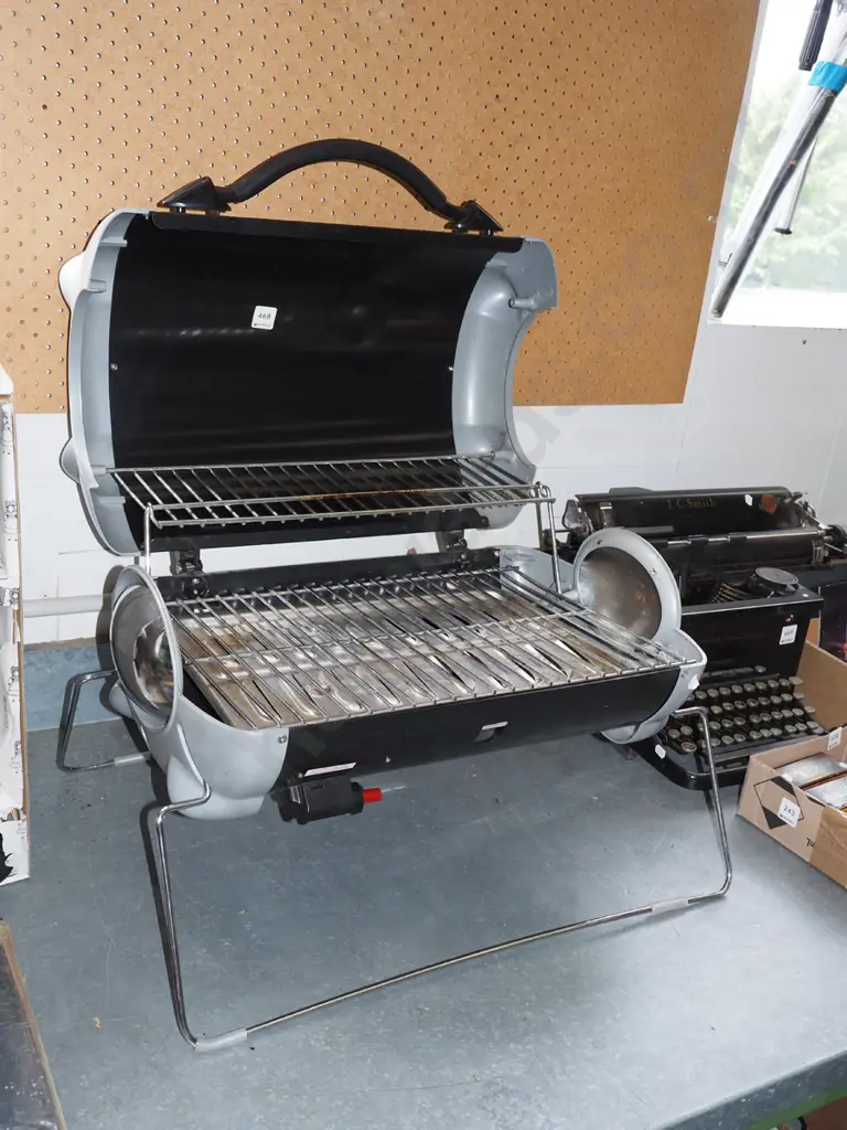 Gasmate portable BBQ Image 1++