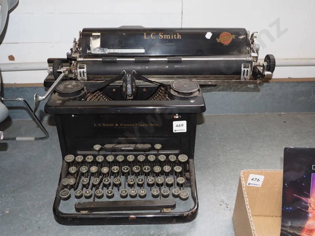LC Smith Super Speed typewriter Image 1++