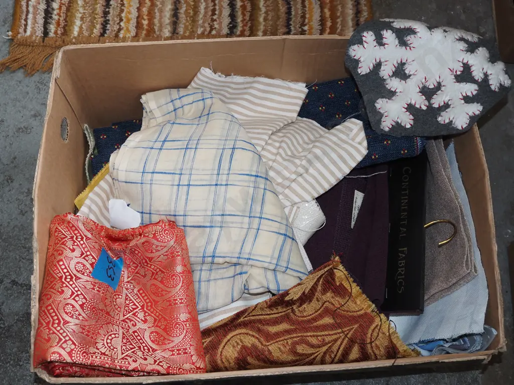 box of fabric pieces Image 1++