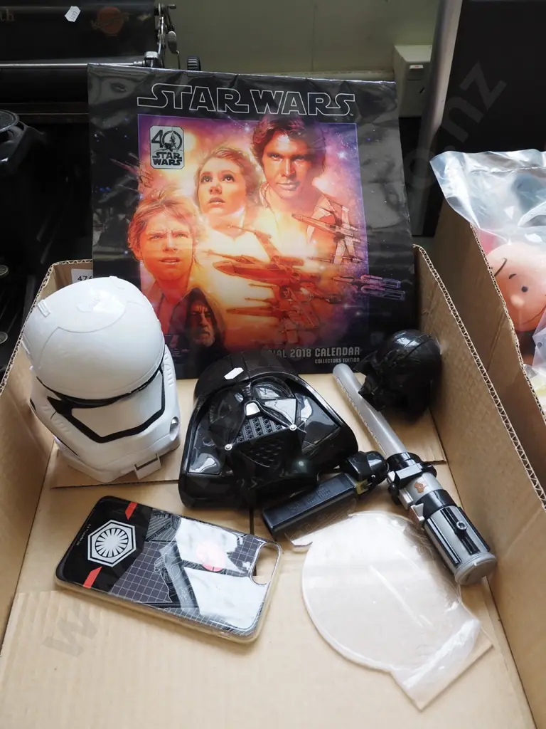 box; Star Wars items, calendar etc Image 1++