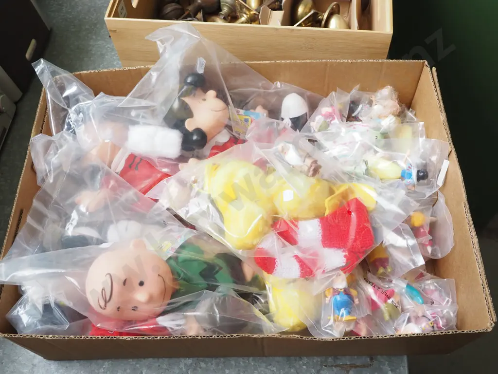 box; McDonald toys Image 1++