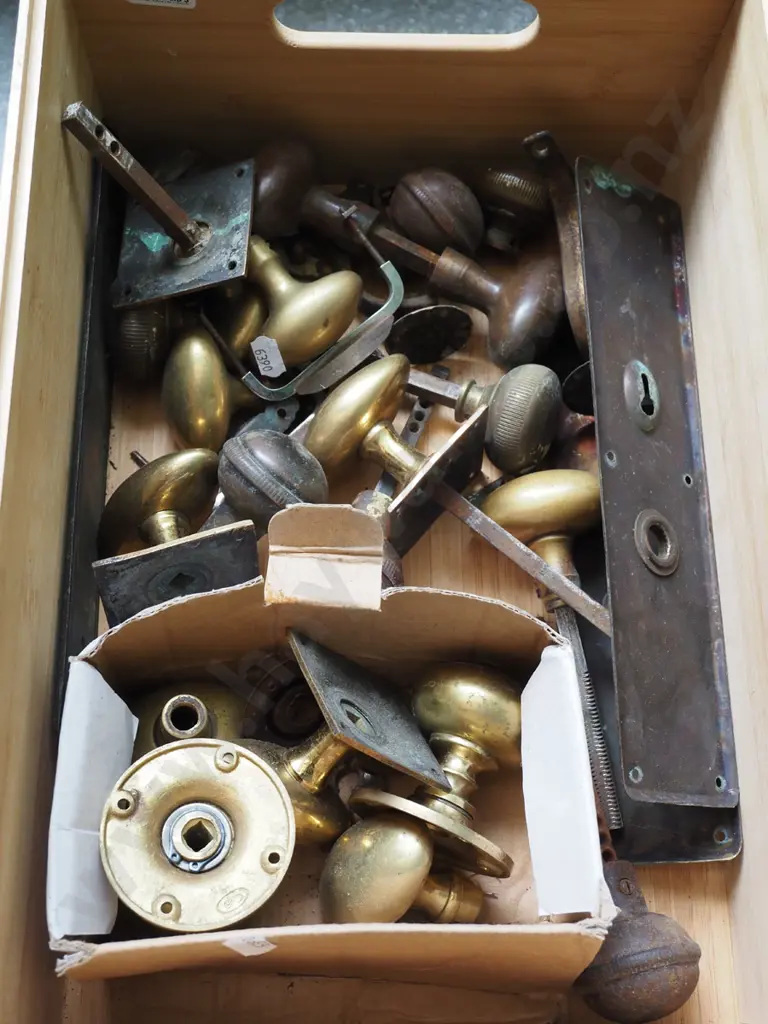 box; vintage door hardware Image 1++