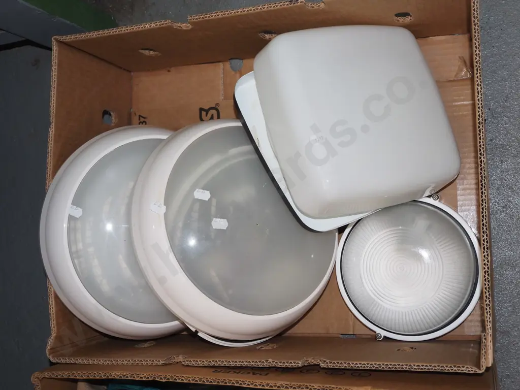 box of light fittings Image 1++