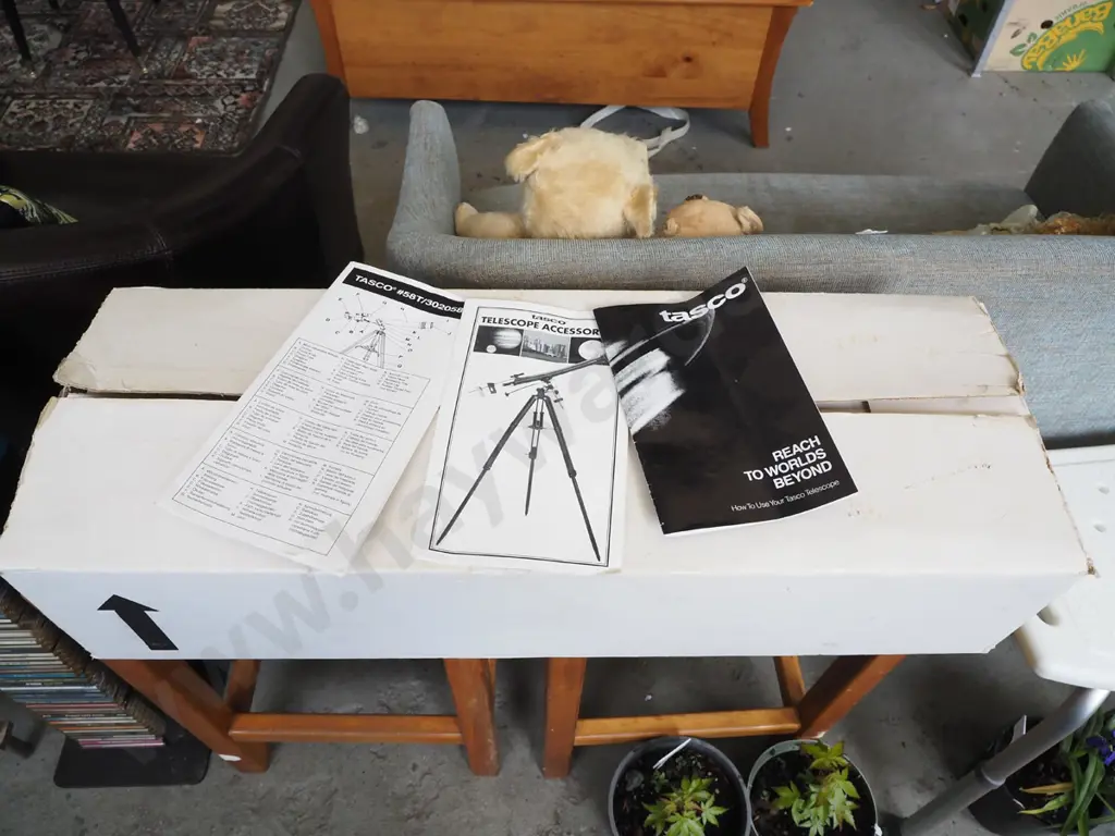 box; Tasco telescope and accessories Image 1++