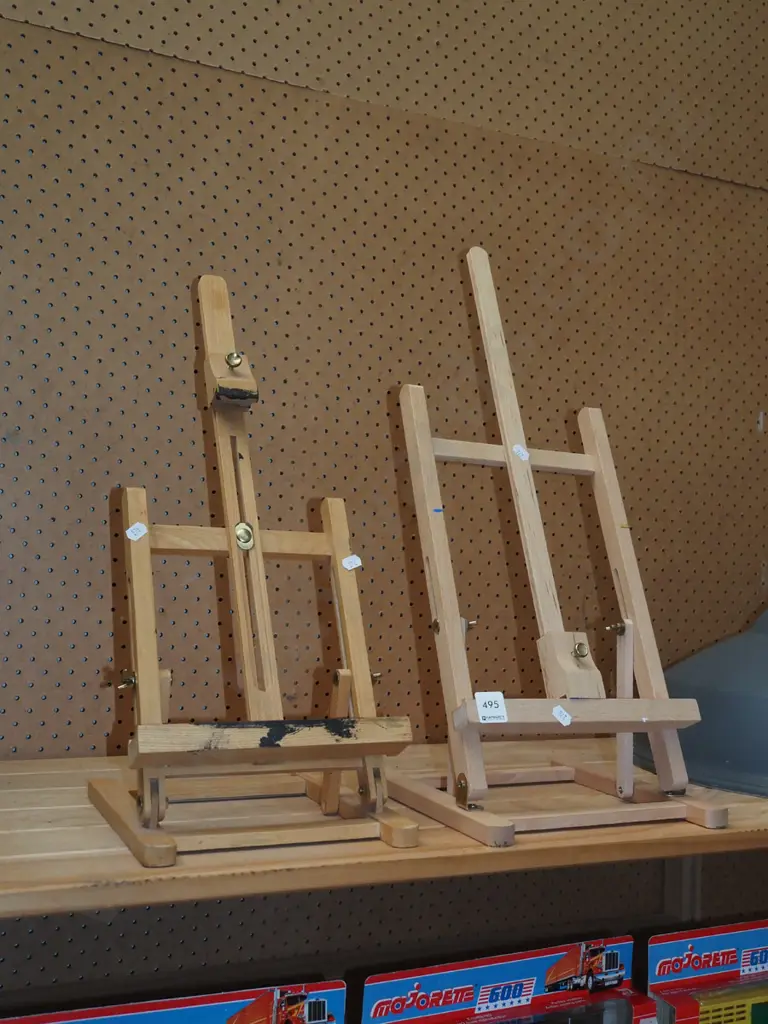2x small easels Image 1++