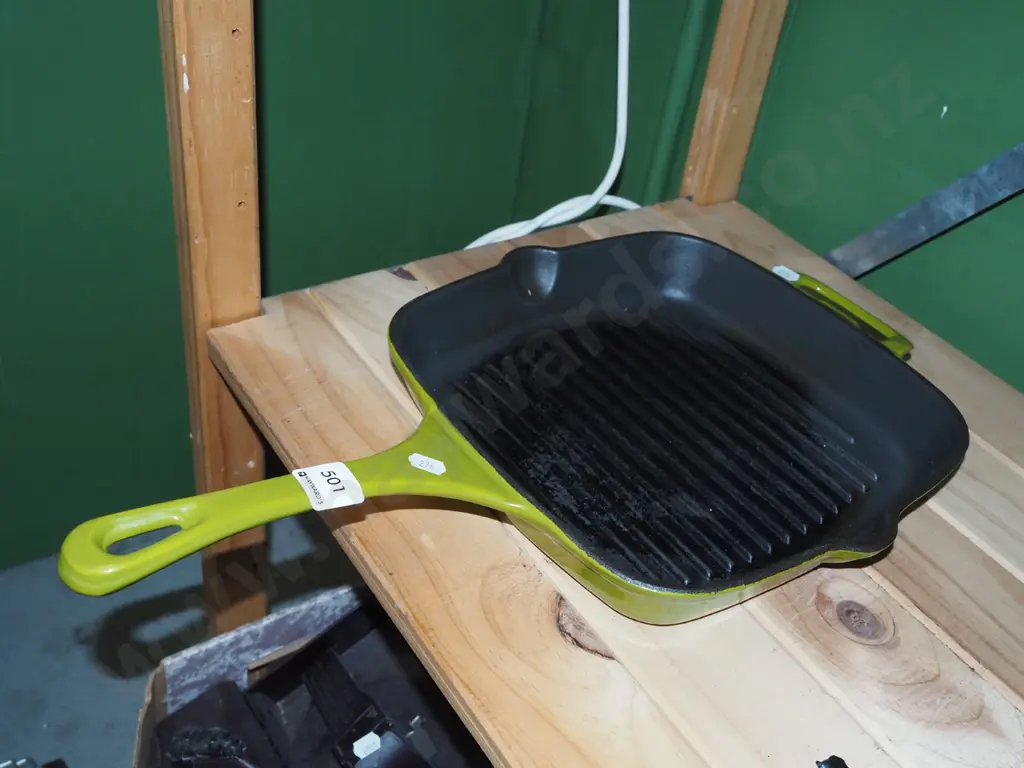 cast iron and enamel skillet Image 1++