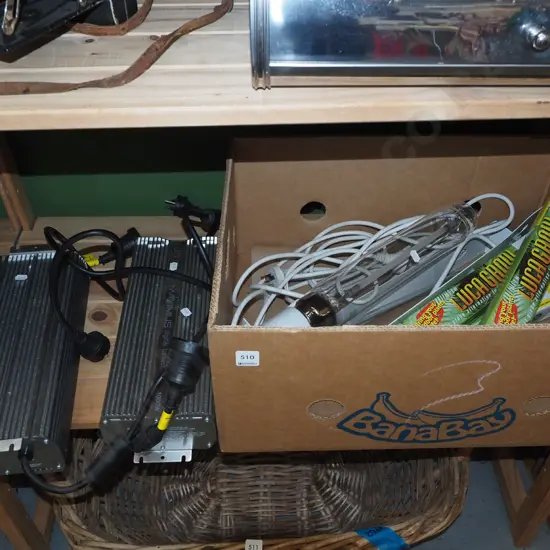 2x indoor growing light fittings with additional bulbs and digital light ballast