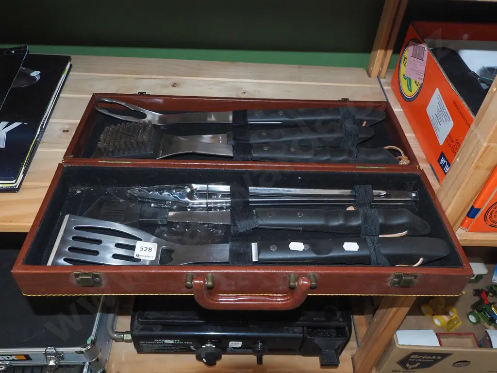 cased bbq set Image 1++