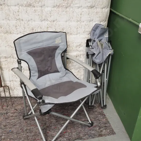 2x camping chairs
