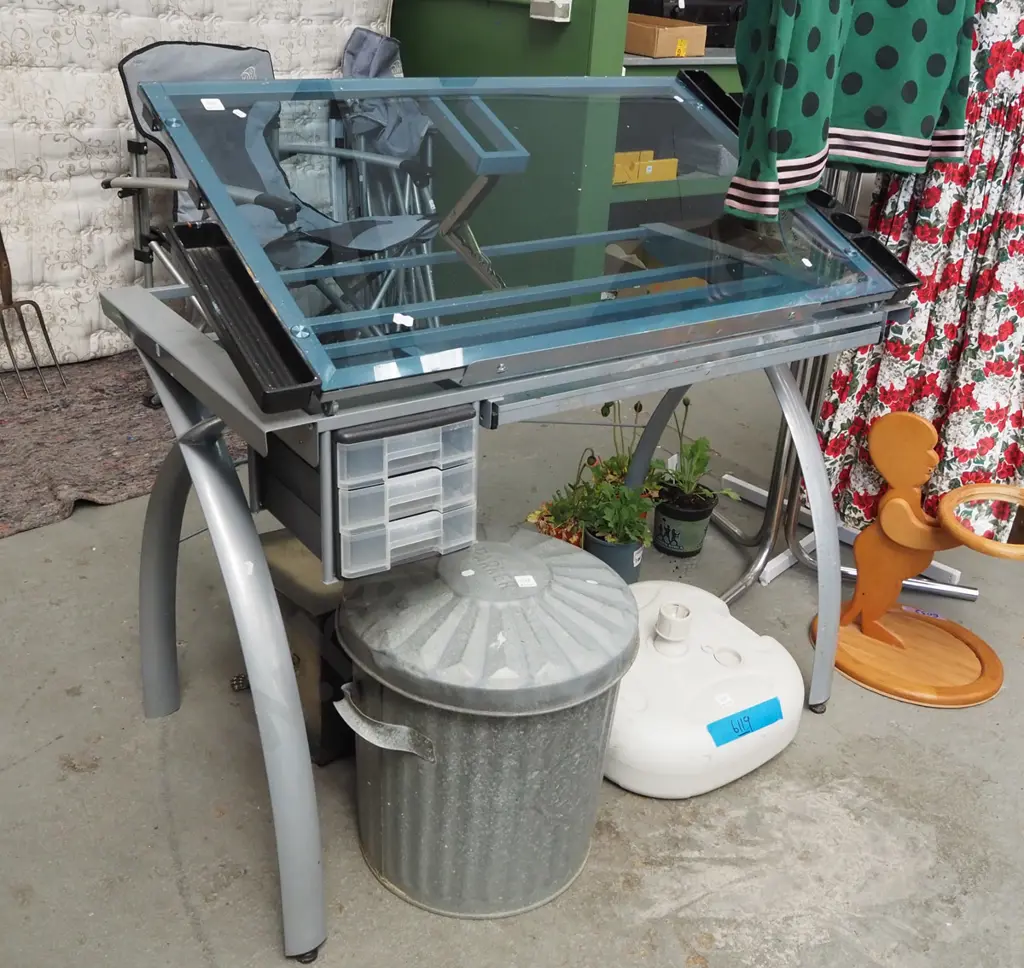 glass top adjustable artist's table  Image 1++