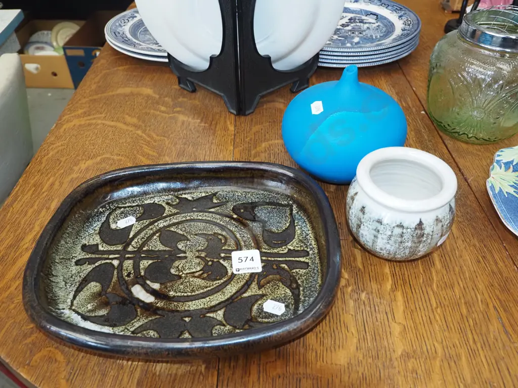 Hanmer bowl, pottery vase, baking dish Image 1++