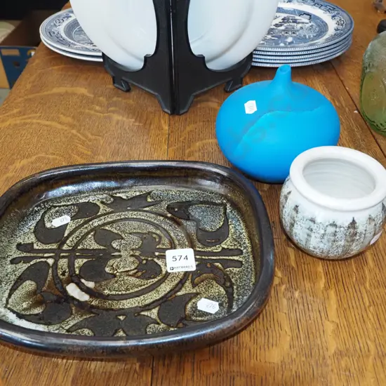 Hanmer bowl, pottery vase, baking dish