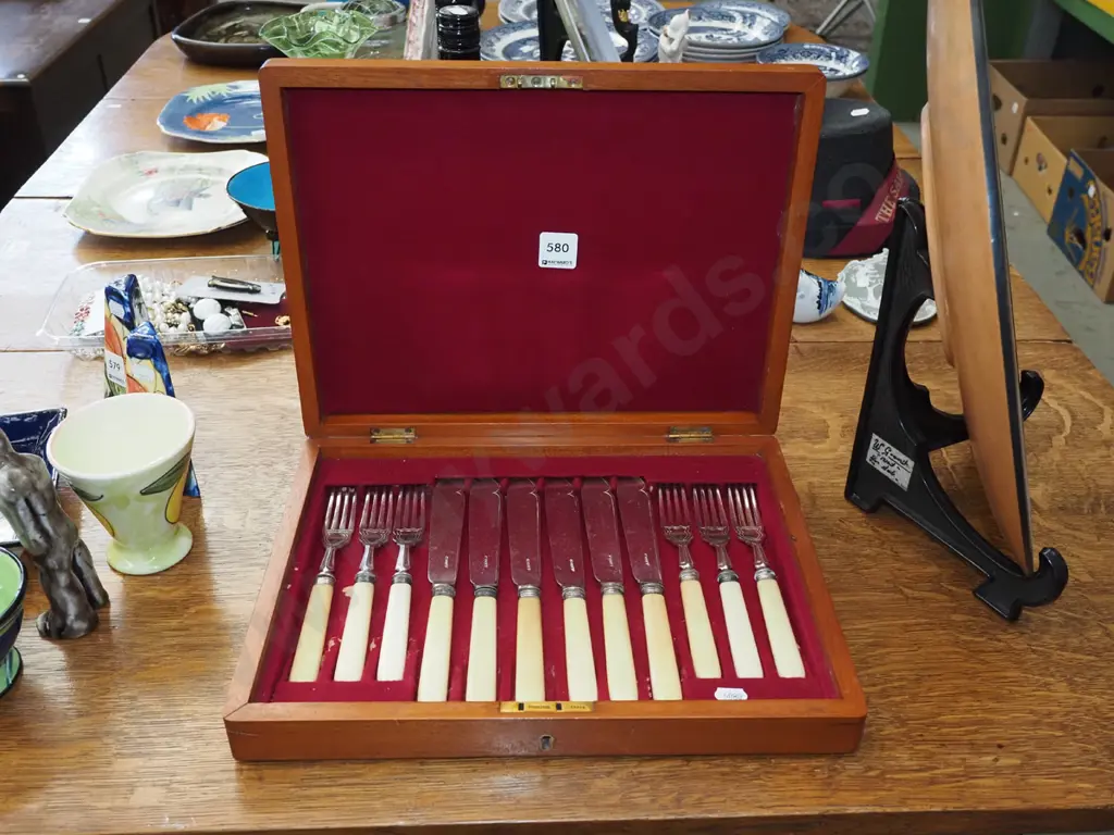 cased wooden fish set Image 1++