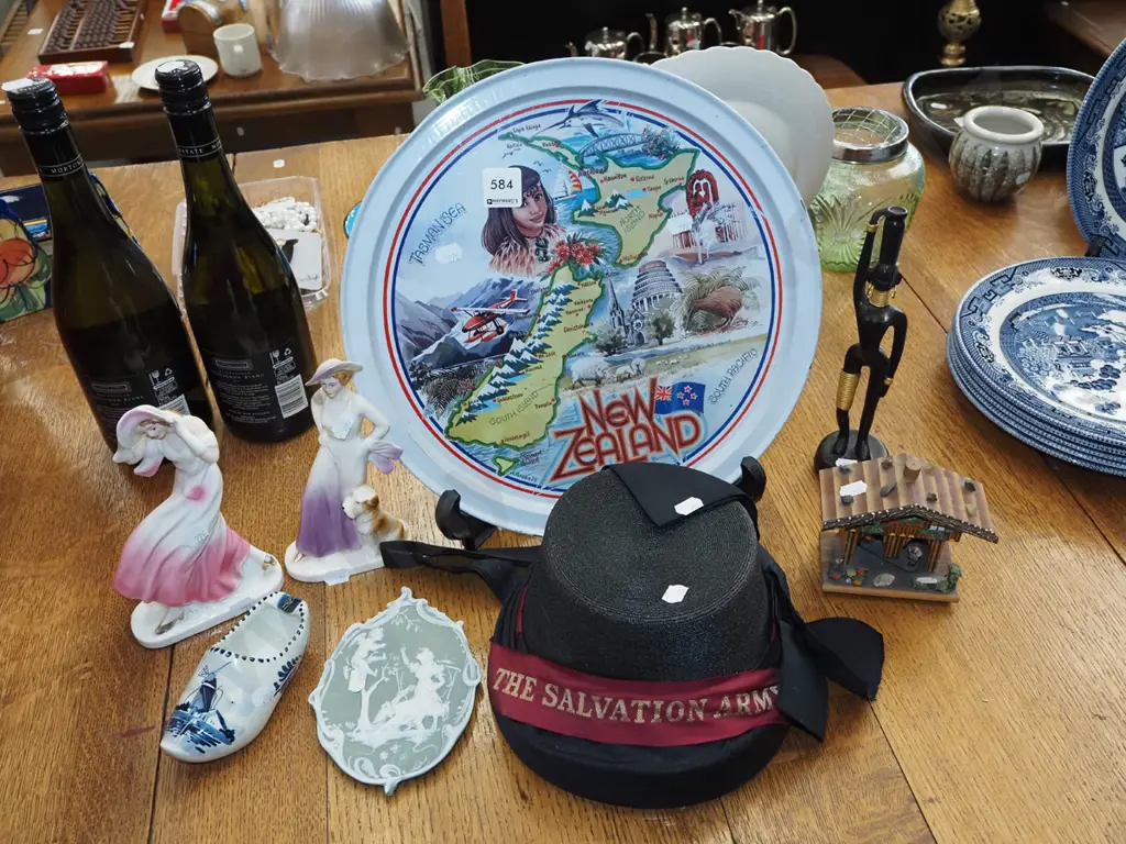 NZ souvenir ware tray, figurines, hat etc Image 1++