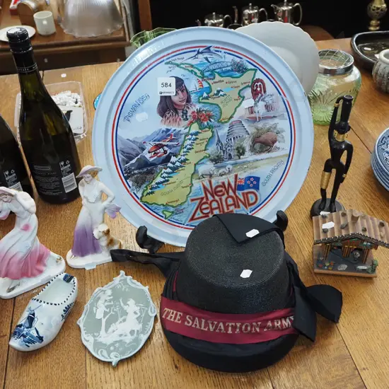 NZ souvenir ware tray, figurines, hat etc