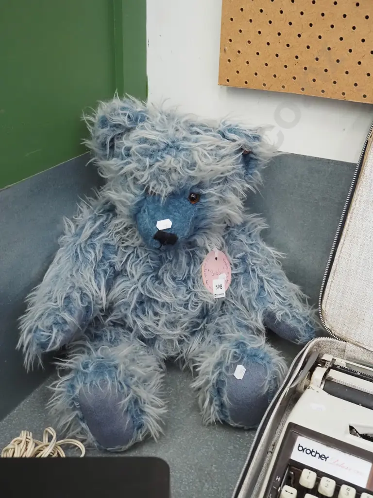 blue Bobby the Bear Image 1++