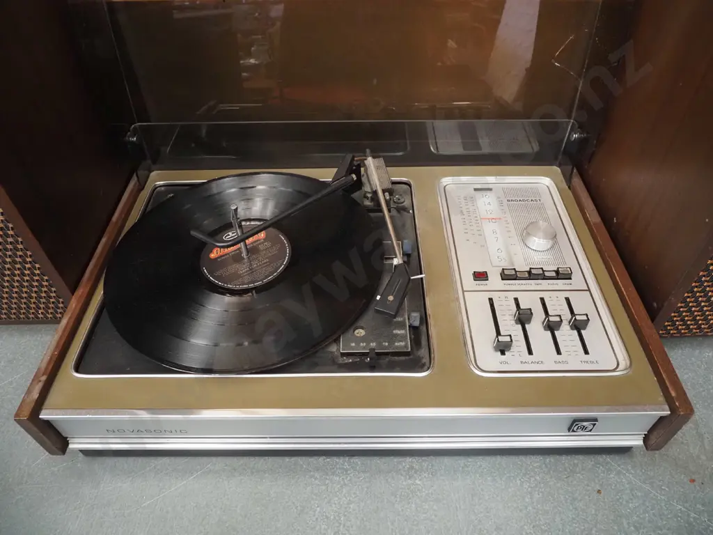 Pye Novasonic radiogram Image 1++