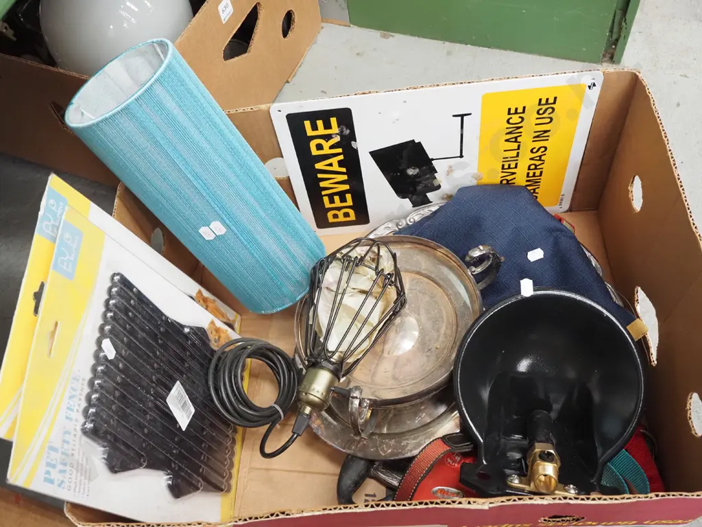 box; pet safety fences, light fittings etc Image 1++