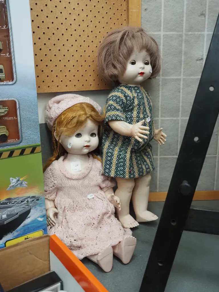 2x dolls Image 1++