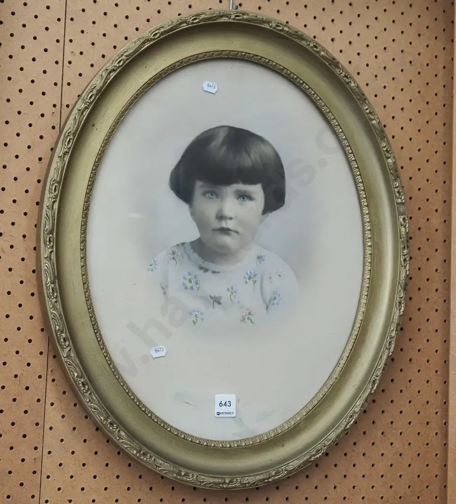 oval framed portrait - girl Image 1++