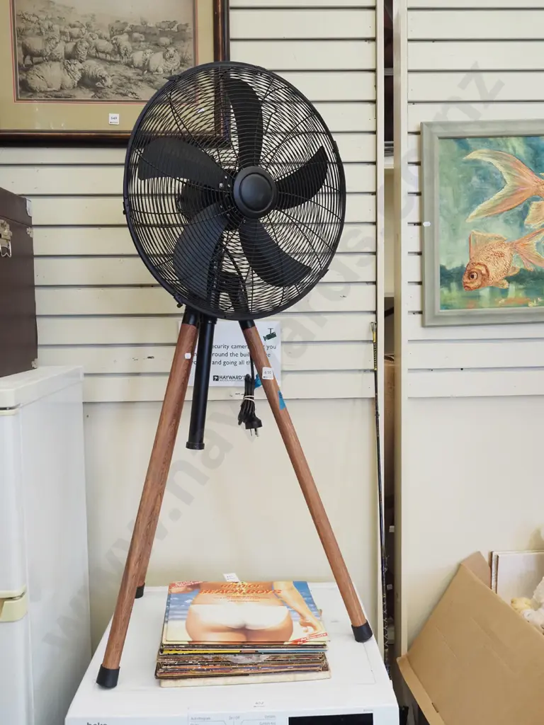 modern tripod fan Image 1++