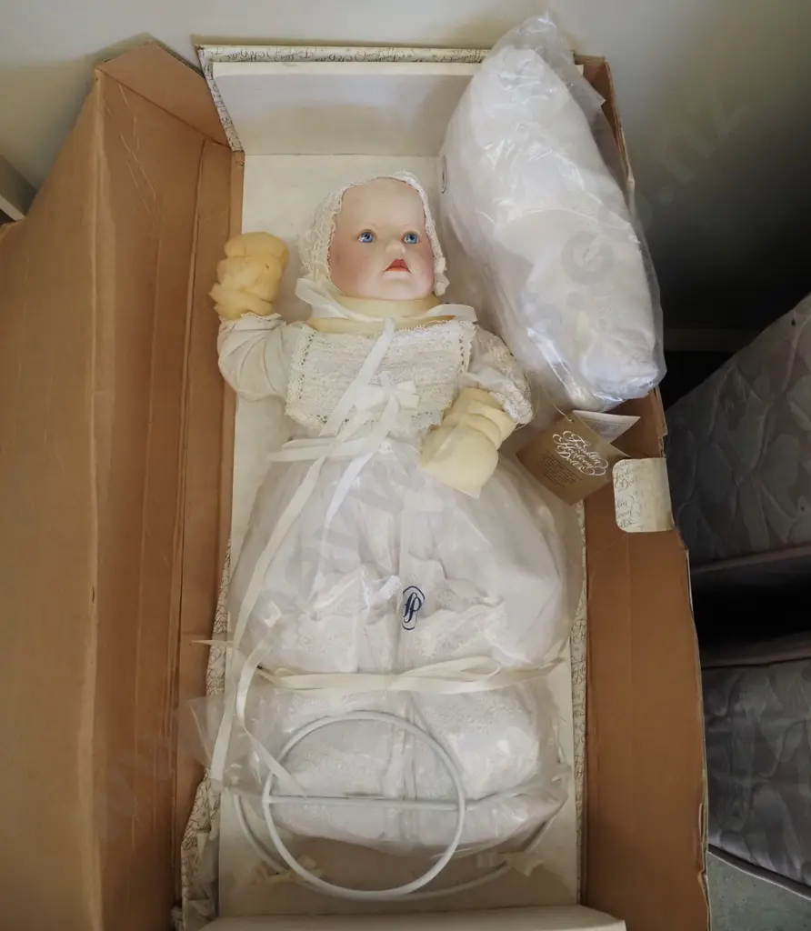 boxed Franklin Heirloom doll  Image 1++
