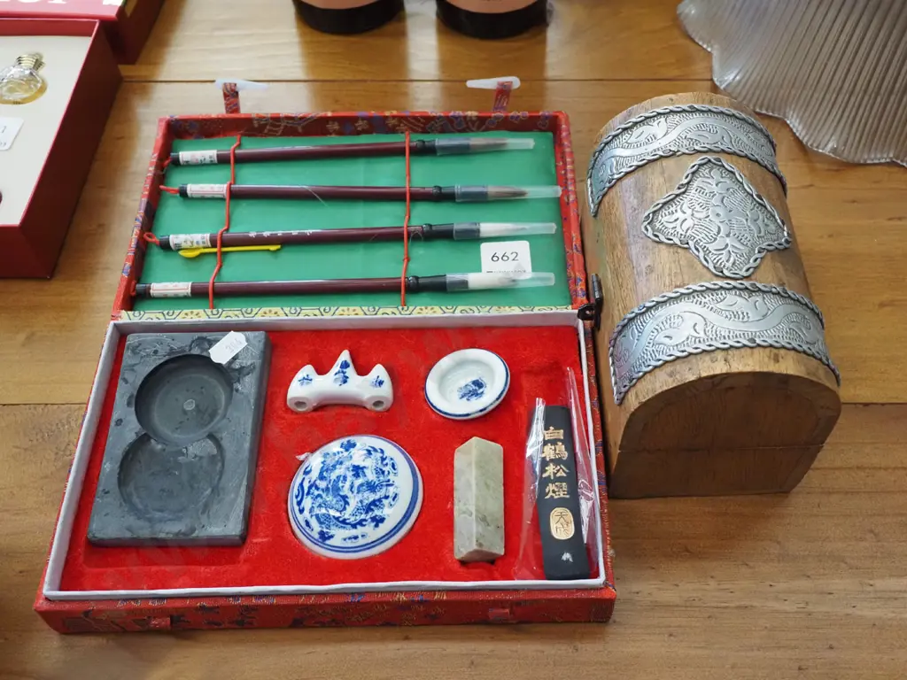 Asian presentation calligraphy set, small wooden roll top lidded box H100 Image 1++