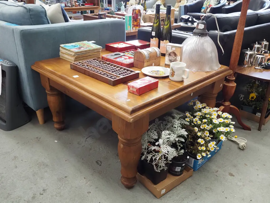 large solid pine end table H480 W900 D900 Image 1++