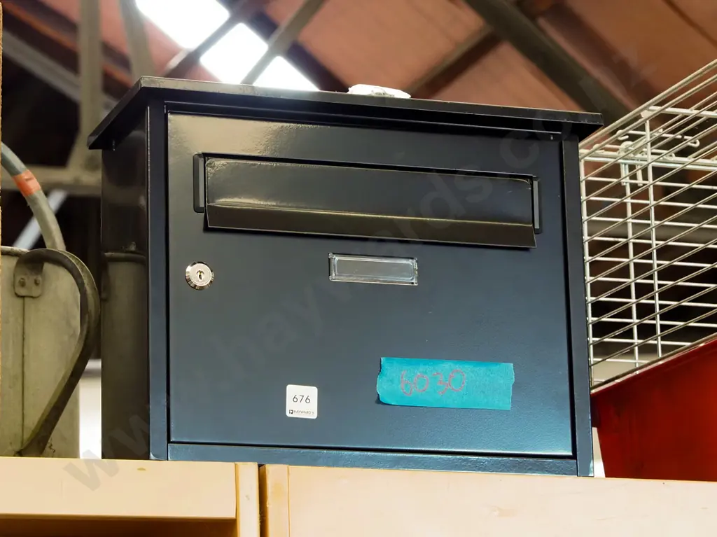 black metal letterbox - key in office Image 1++