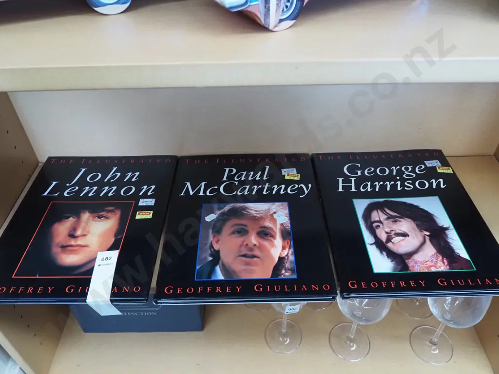 3x Beatles books Image 1++