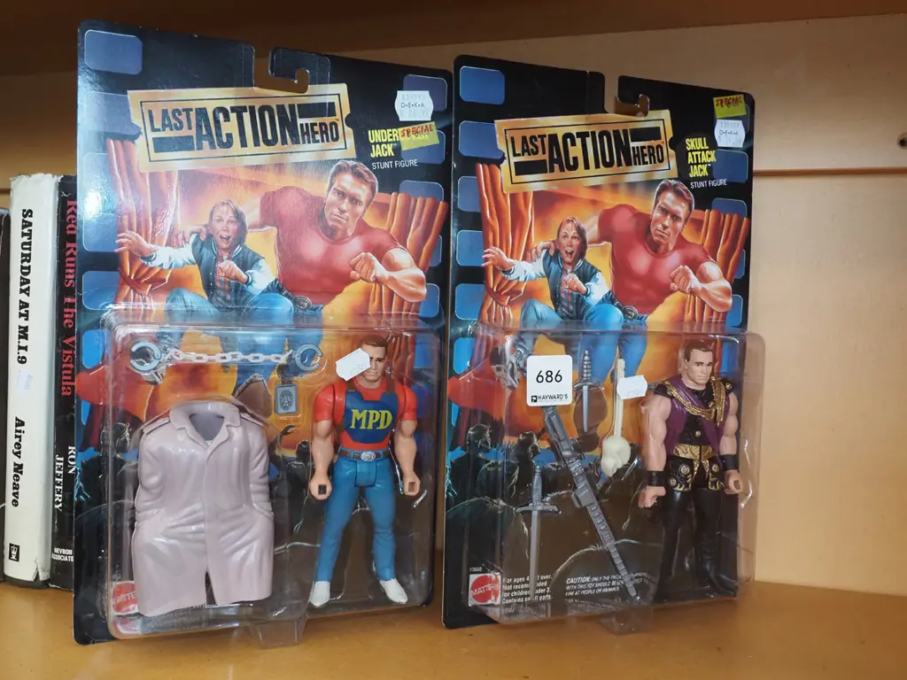 2x boxed last action hero figurines Image 1++
