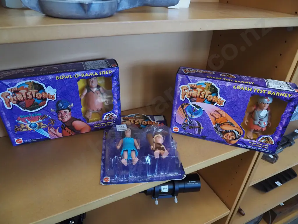 3x boxed Flinstones figurines Image 1++