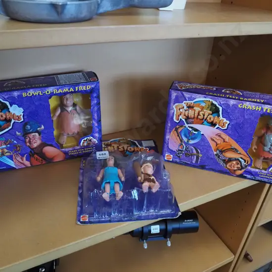3x boxed Flinstones figurines