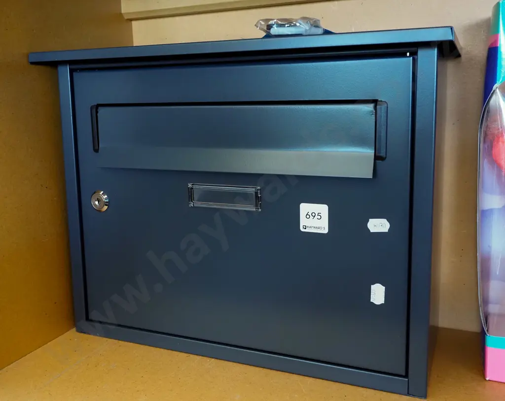 lockable letter box - key in office Image 1++