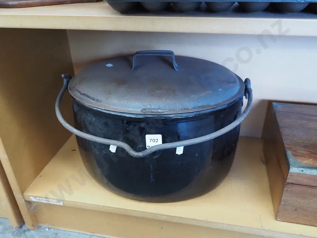 oval enamel boiler - rust and wear Image 1++