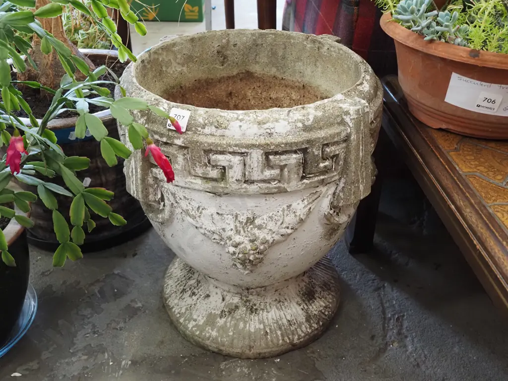 concrete garden urn H4303 Image 1++