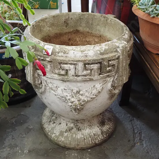 concrete garden urn H4303