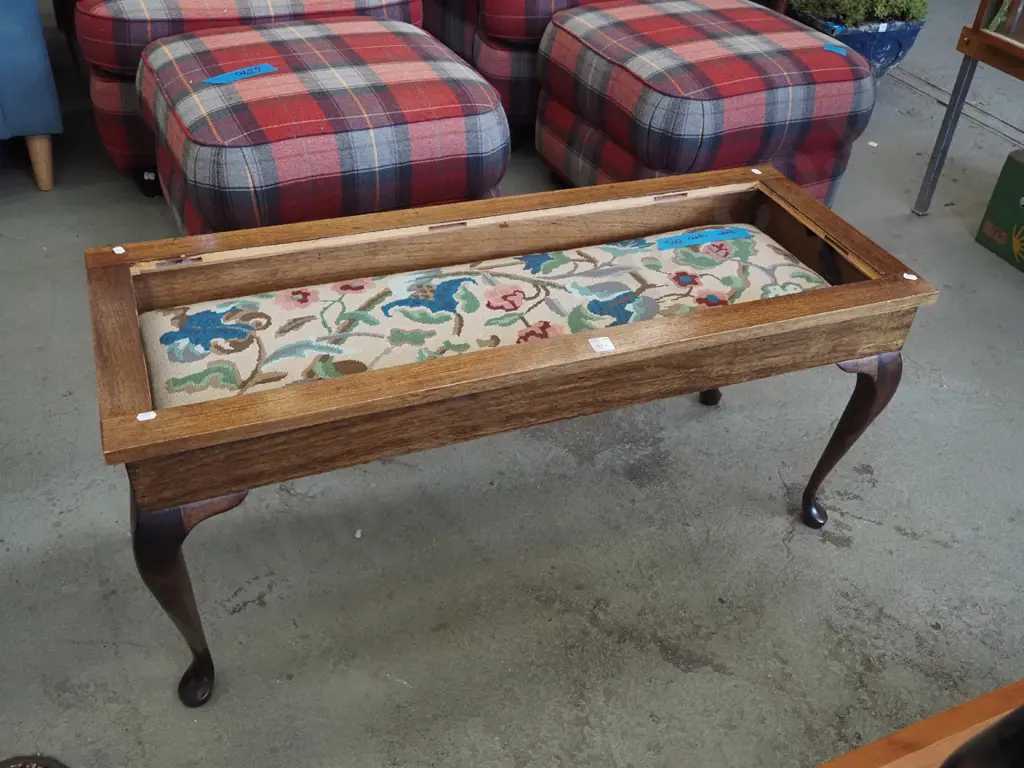 tapestry top piano stool - top needs attention Image 1++