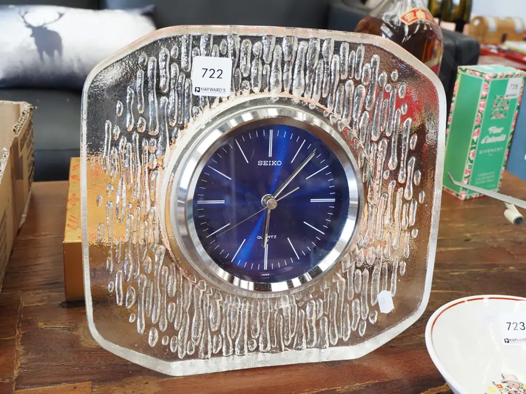 glass fronted Seiko mantle clock  Image 1++