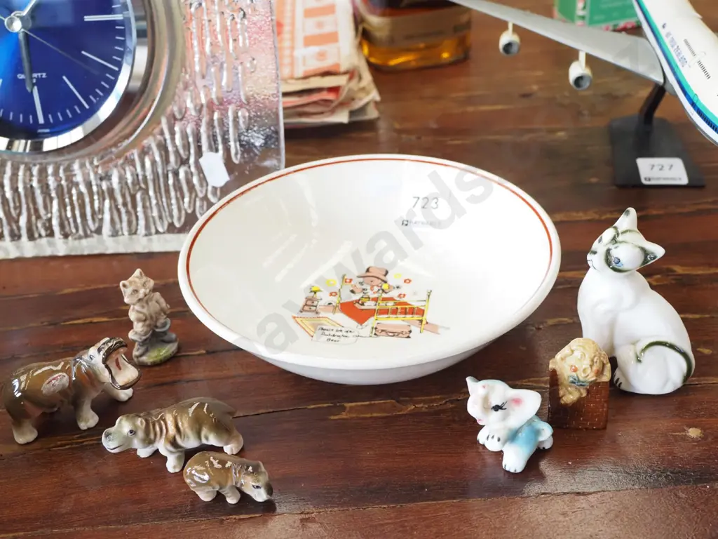 Paddington bowl, animal figurines Image 1++