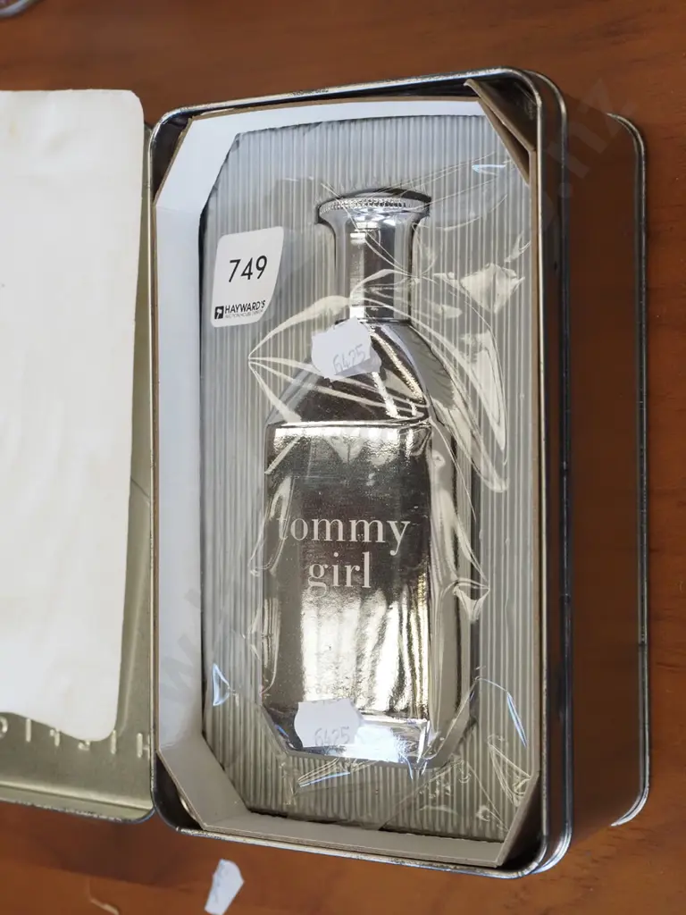 cased Tommy Hilfiger Tommy Girl colgne spray 100ml Image 1++